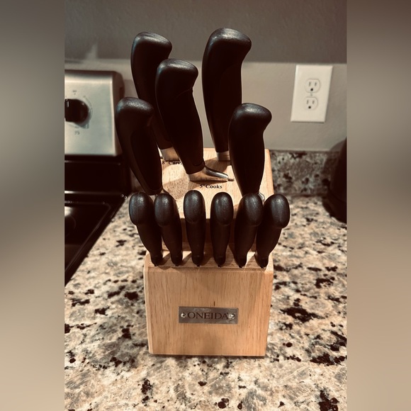 Oneida Knives 11 Set with Wooden Block Storage - Picture 1 of 4